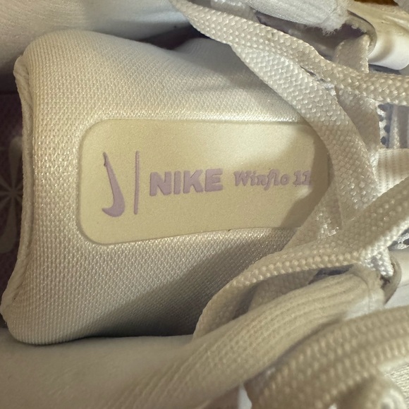 Women’s Nike Winflow 11, size 8.5 - Picture 7 of 8